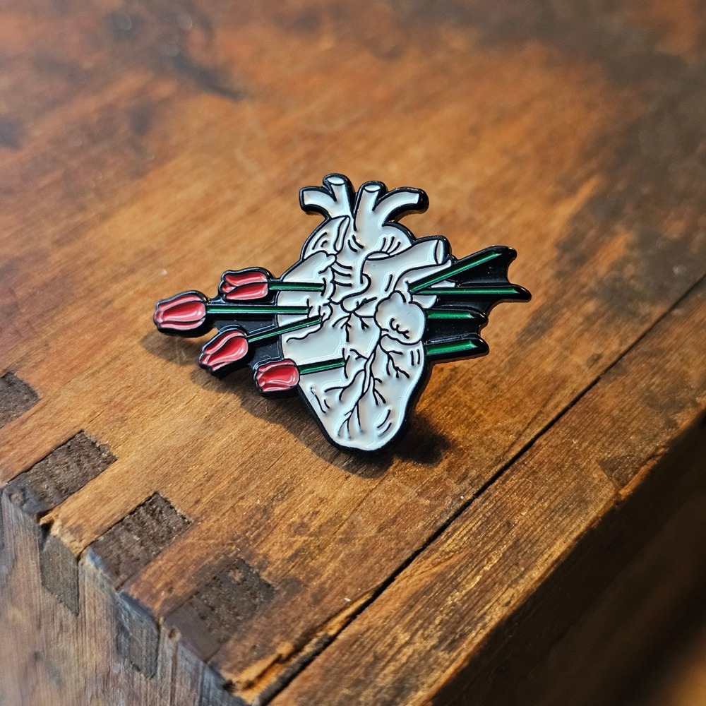 Pin Unisex OS White Anatomical Heart Tulips Enamel Lapel Pin Medical